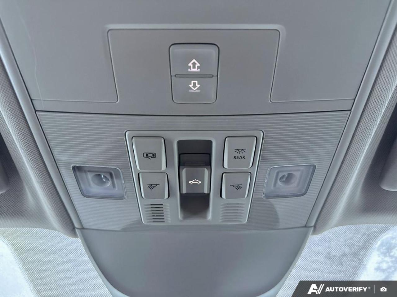 2023 Volkswagen Taos COMFORTLINE / NO ACCIDENTS / PANO ROOF / HTD SEATS Photo