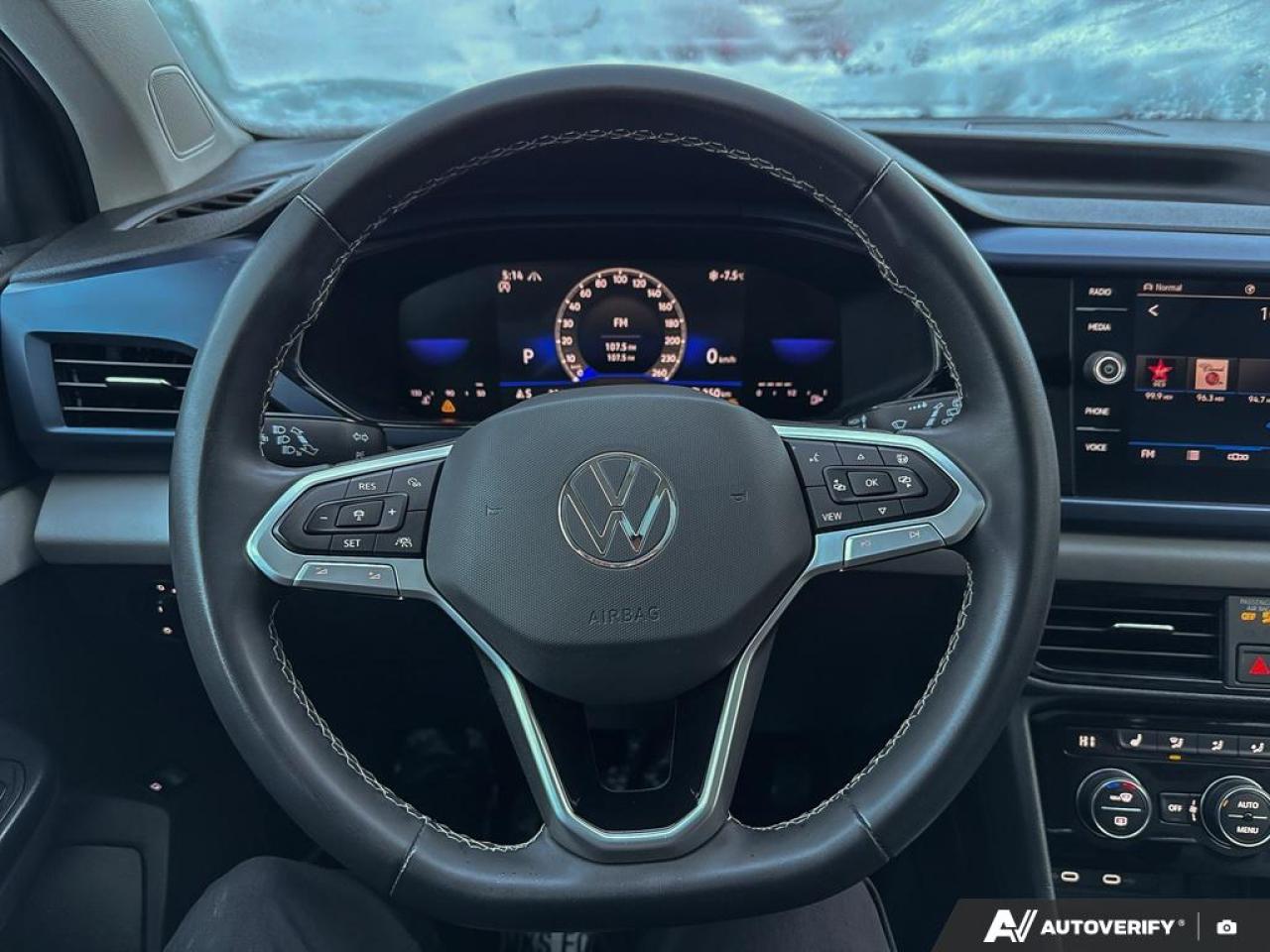 2023 Volkswagen Taos COMFORTLINE / NO ACCIDENTS / PANO ROOF / HTD SEATS Photo