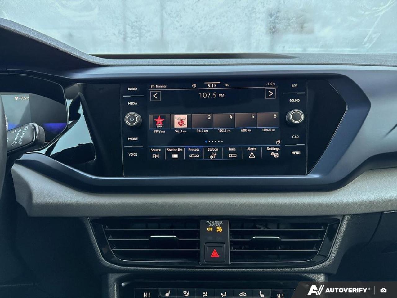 2023 Volkswagen Taos COMFORTLINE / NO ACCIDENTS / PANO ROOF / HTD SEATS Photo