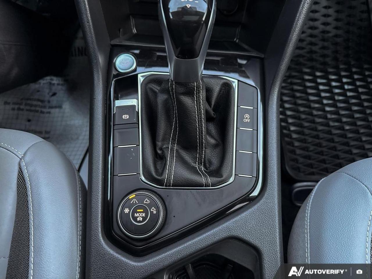 2023 Volkswagen Taos COMFORTLINE / NO ACCIDENTS / PANO ROOF / HTD SEATS Photo