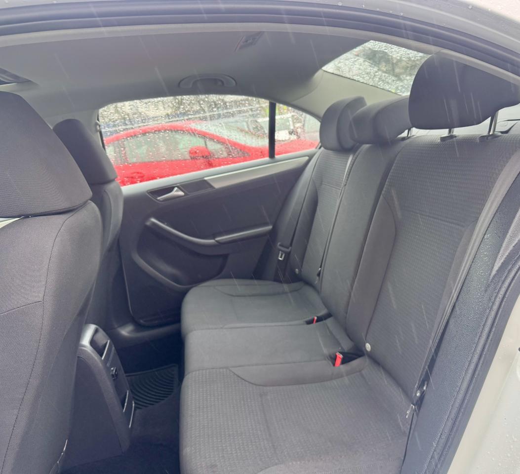 2015 Volkswagen Jetta FINANCING AVAILABLE Photo16