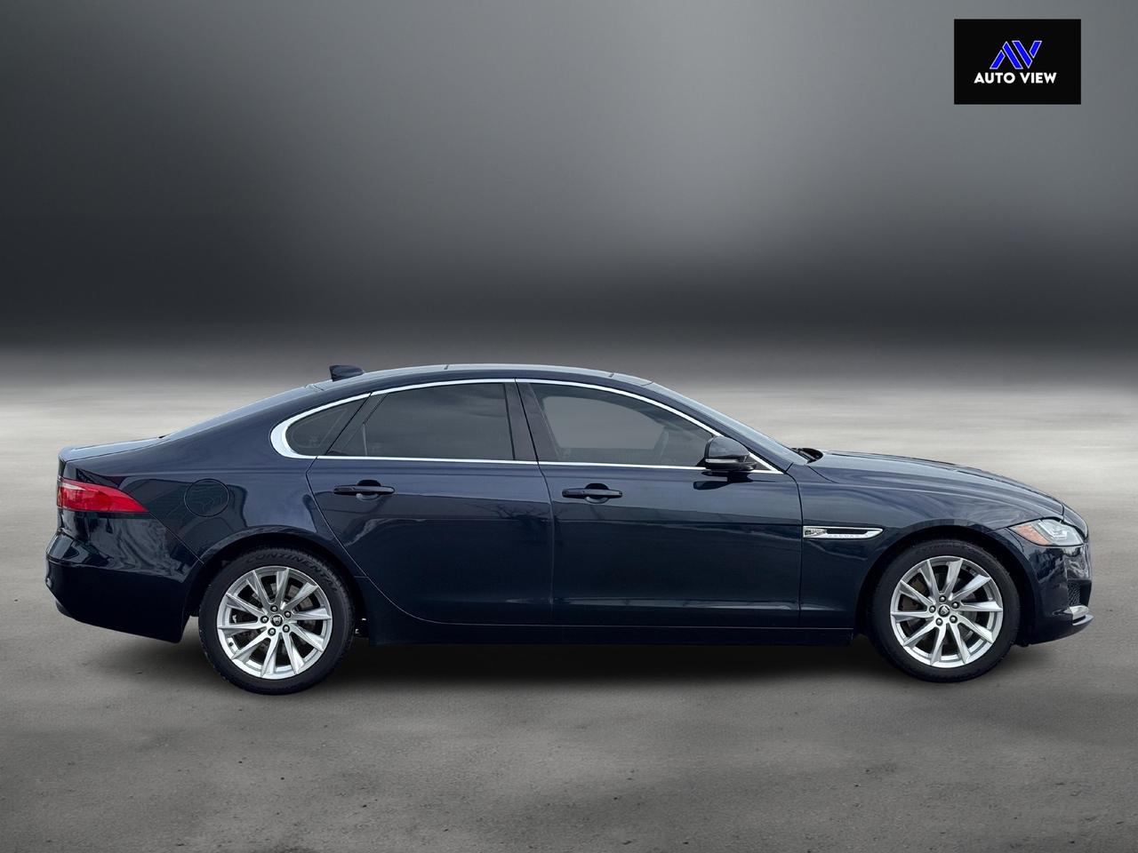 2017 Jaguar XF 20d Prestige **2.0L DIESEL // GREAT ON FUEL** Photo4