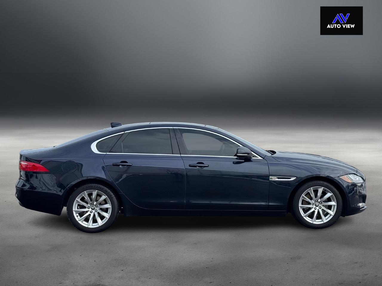 2017 Jaguar XF 20d Prestige **2.0L DIESEL // GREAT ON FUEL** Photo4