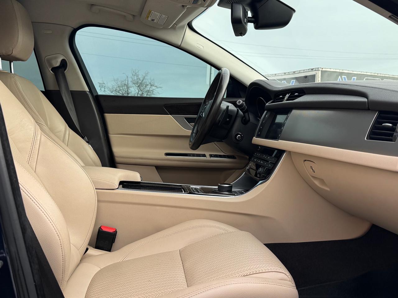 2017 Jaguar XF 20d Prestige **2.0L DIESEL // GREAT ON FUEL** Photo