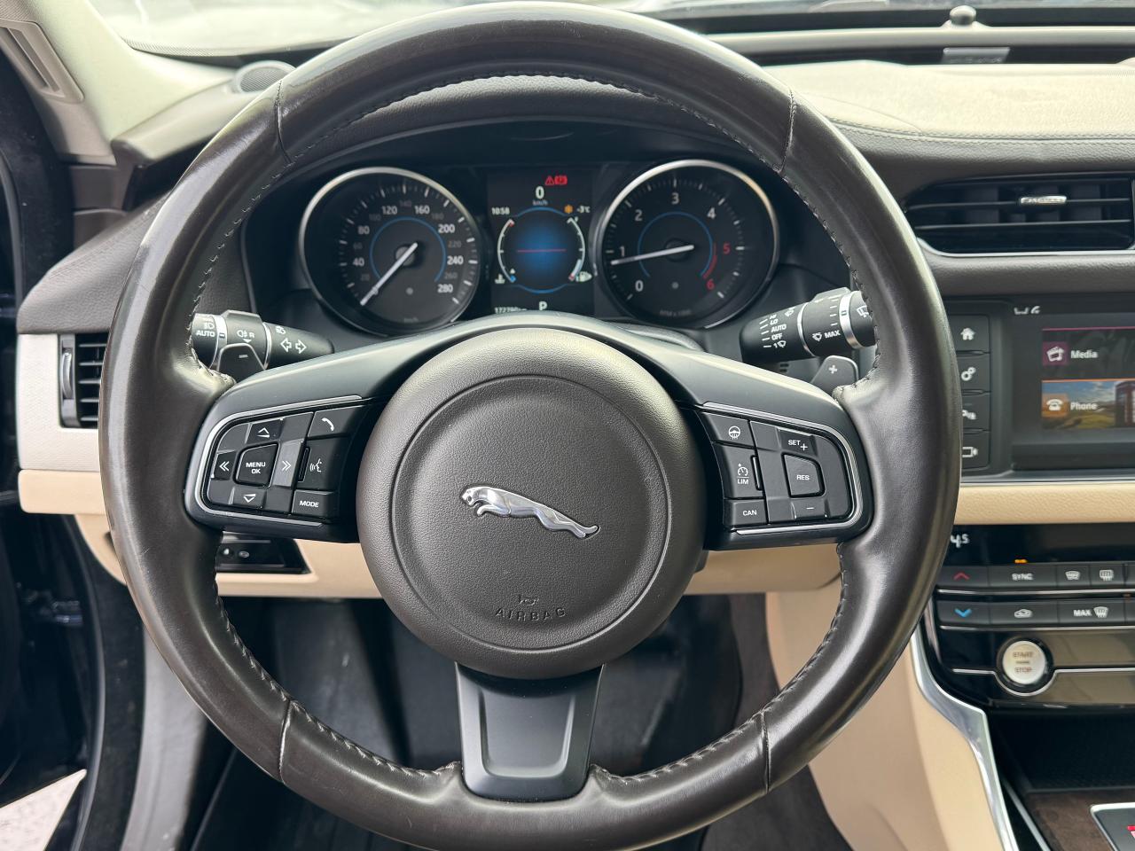 2017 Jaguar XF 20d Prestige **2.0L DIESEL // GREAT ON FUEL** Photo