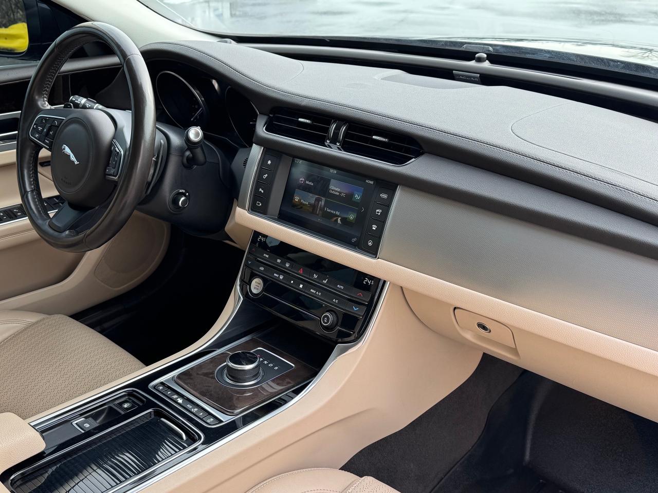 2017 Jaguar XF 20d Prestige **2.0L DIESEL // GREAT ON FUEL** Photo