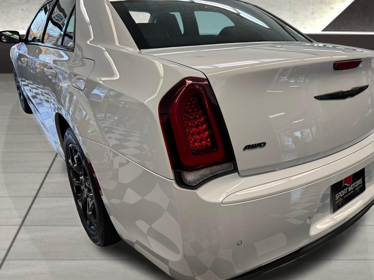 2023 Chrysler 300 300 Touring L AWD+Adaptive Cruise+Roof+Leather Photo