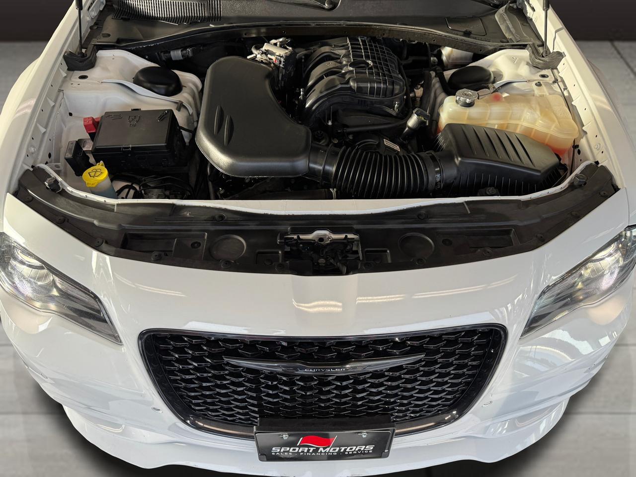 2023 Chrysler 300 300 Touring L AWD+Adaptive Cruise+Roof+Leather Photo