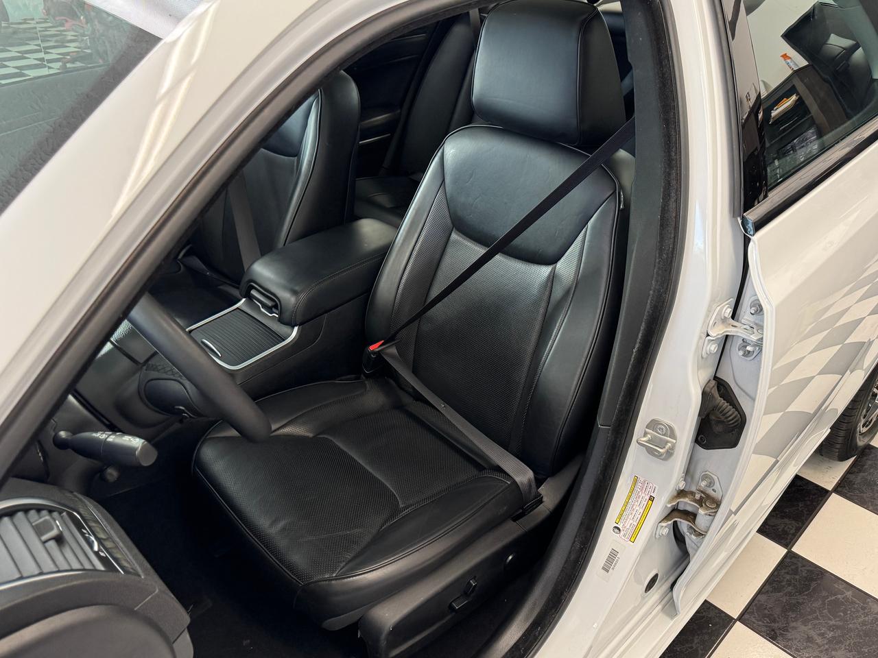 2023 Chrysler 300 300 Touring L AWD+Adaptive Cruise+Roof+Leather Photo