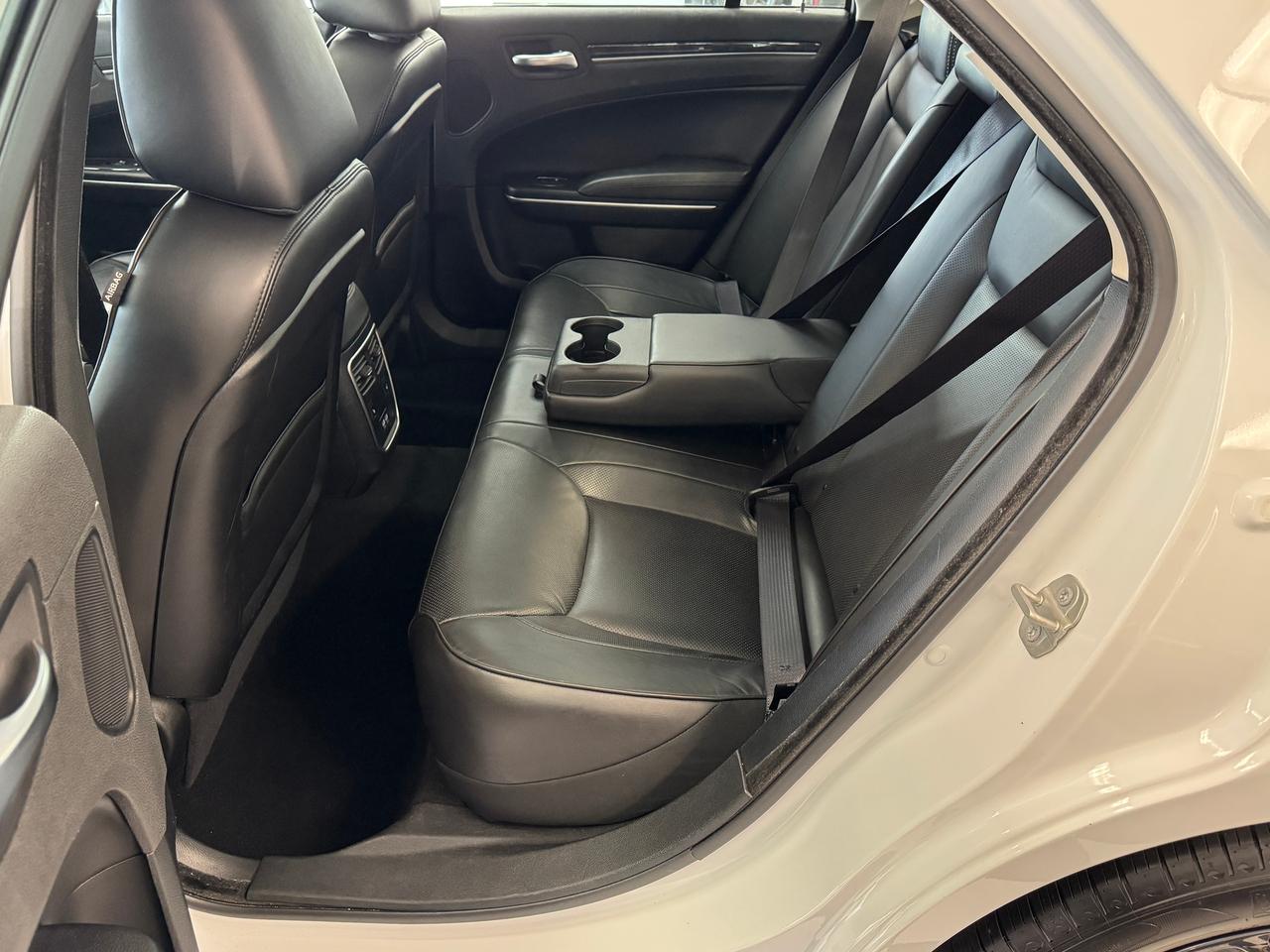 2023 Chrysler 300 300 Touring L AWD+Adaptive Cruise+Roof+Leather Photo