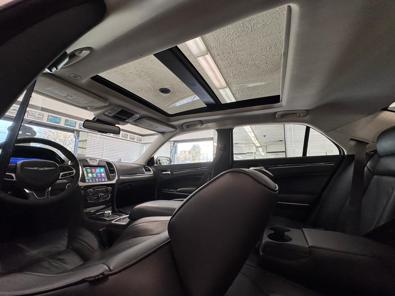 2023 Chrysler 300 300 Touring L AWD+Adaptive Cruise+Roof+Leather Photo