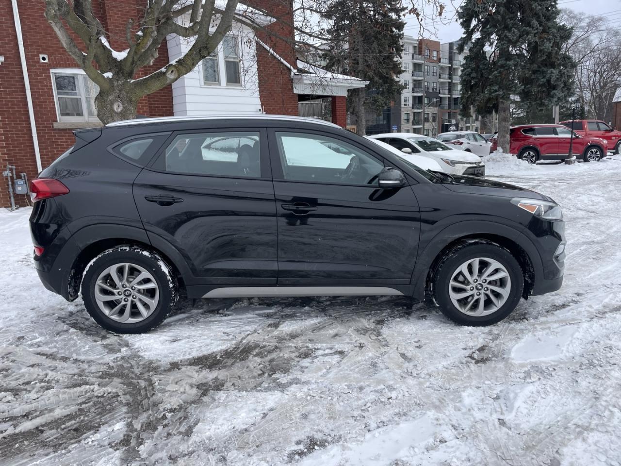 2018 Hyundai Tucson 2.0L Premium * 18 Srvc records Photo