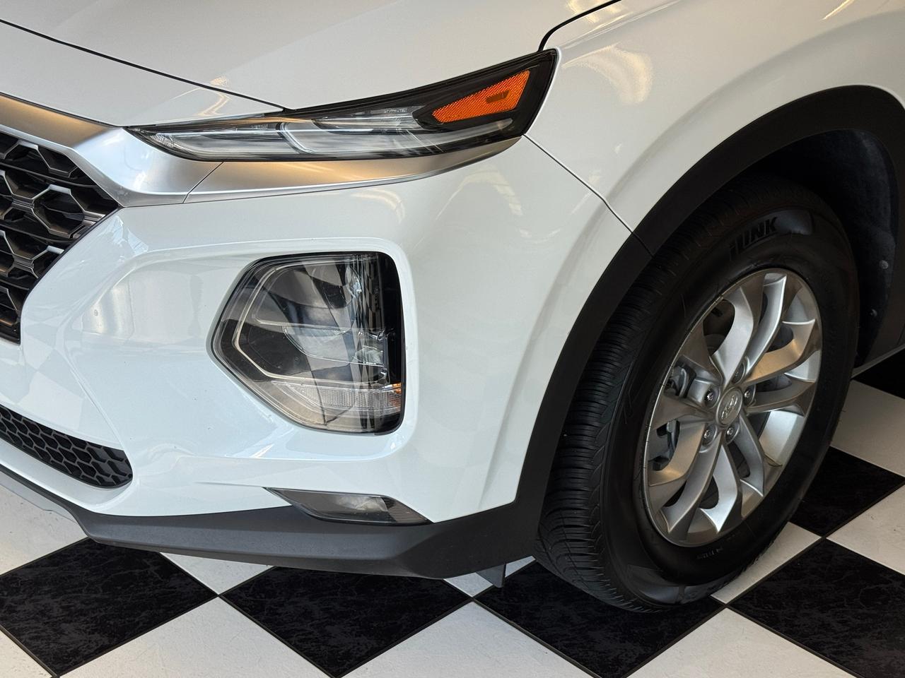 2019 Hyundai Santa Fe Essential AWD w/Safety+New Tires+Brake+CLEANCARFAX Photo