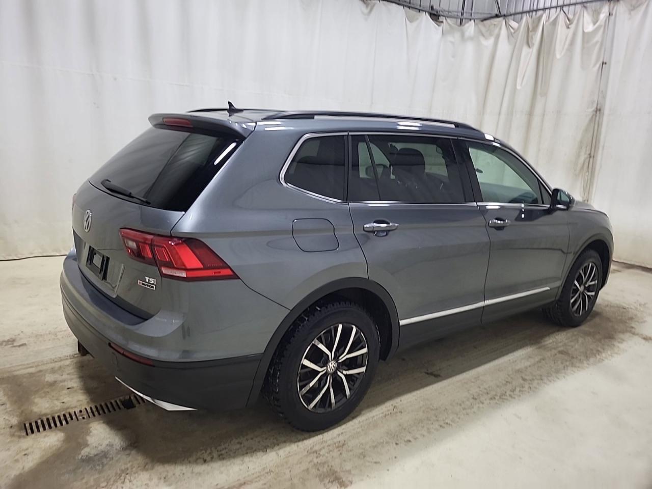 2018 Volkswagen Tiguan COMFORTLINE Photo2