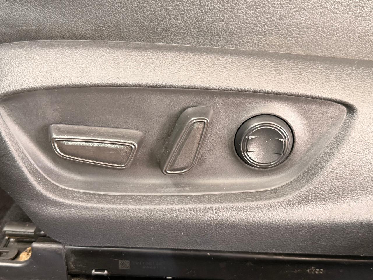 2021 Toyota Camry SE AWD+New Tires+Sunroof+CLEAN CARFAX Photo112