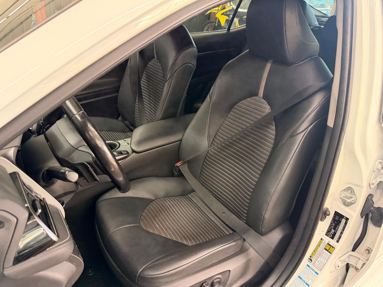 2021 Toyota Camry SE AWD+New Tires+Sunroof+CLEAN CARFAX Photo24