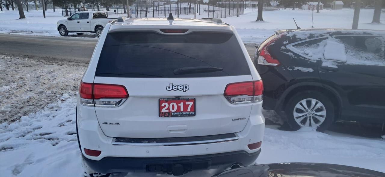 2017 Jeep Grand Cherokee Limited - 4WD Photo3