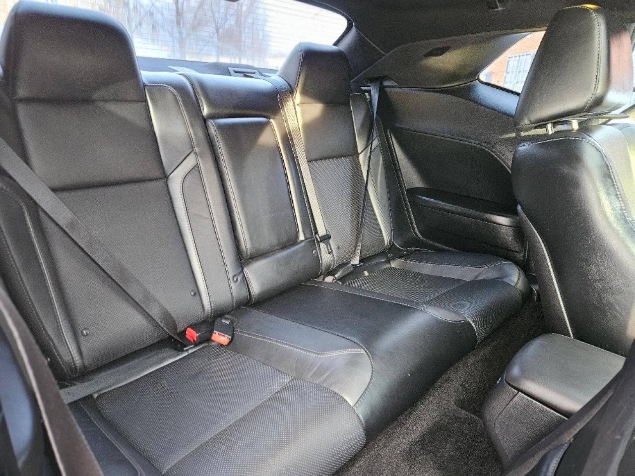 2015 Dodge Challenger SXT PLUS-LEATHER-SUNROOF Photo