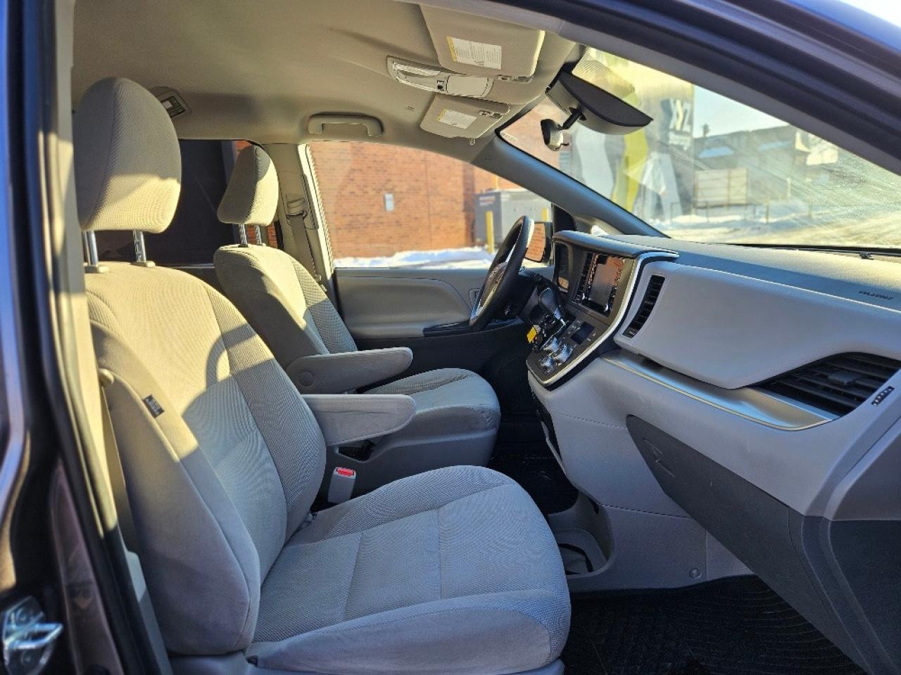 2020 Toyota Sienna 7 PASSENGER-LDW-ADAPTIVE CRUISE-CERTIFED Photo