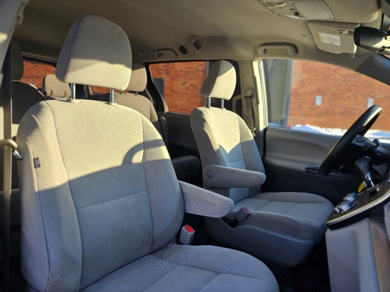 2020 Toyota Sienna 7 PASSENGER-LDW-ADAPTIVE CRUISE-CERTIFED Photo