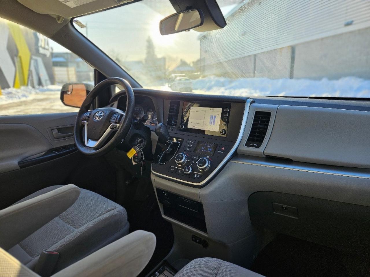 2020 Toyota Sienna 7 PASSENGER-LDW-ADAPTIVE CRUISE-CERTIFED Photo