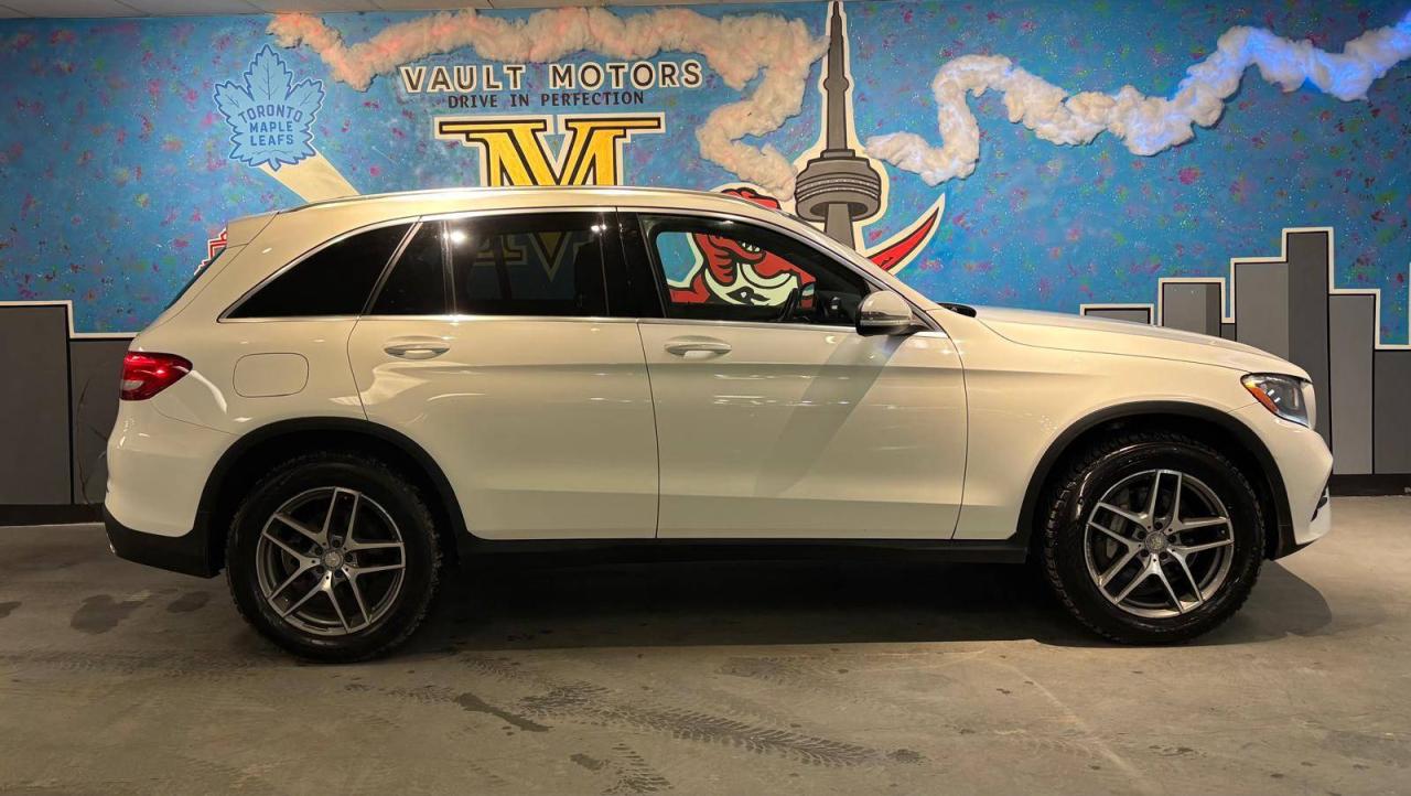 2016 Mercedes-Benz GLC-Class 4MATIC 4dr GLC 300 CLEAN CARFAX, NO ACCIDENTS Photo2