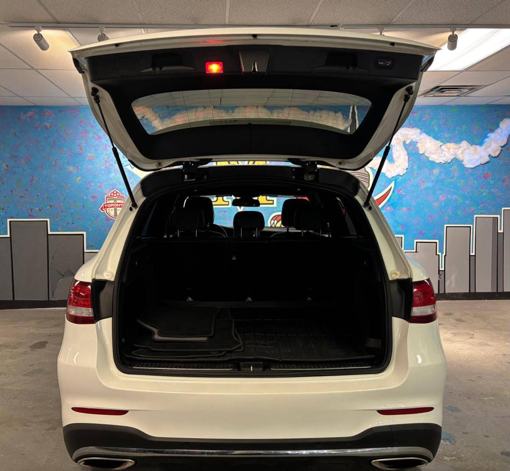 2016 Mercedes-Benz GLC-Class 4MATIC 4dr GLC 300 CLEAN CARFAX, NO ACCIDENTS Photo