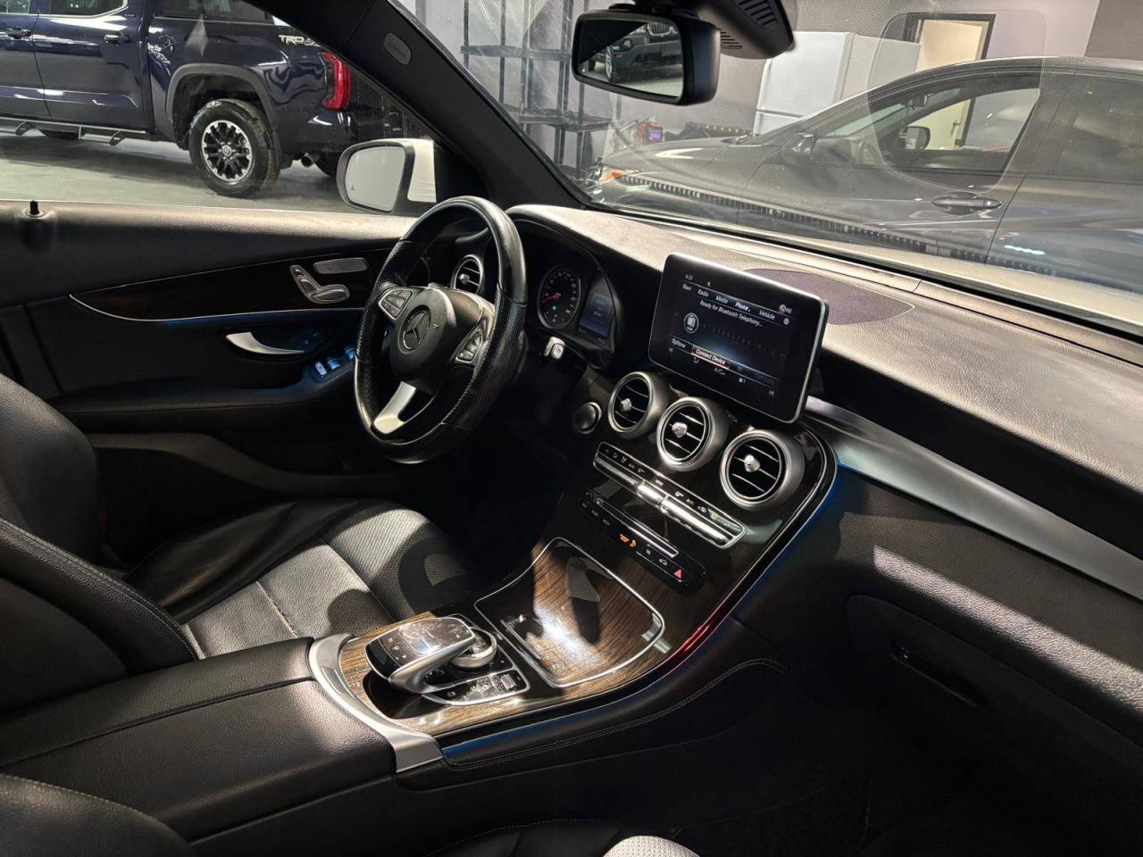 2016 Mercedes-Benz GLC-Class 4MATIC 4dr GLC 300 CLEAN CARFAX, NO ACCIDENTS Photo