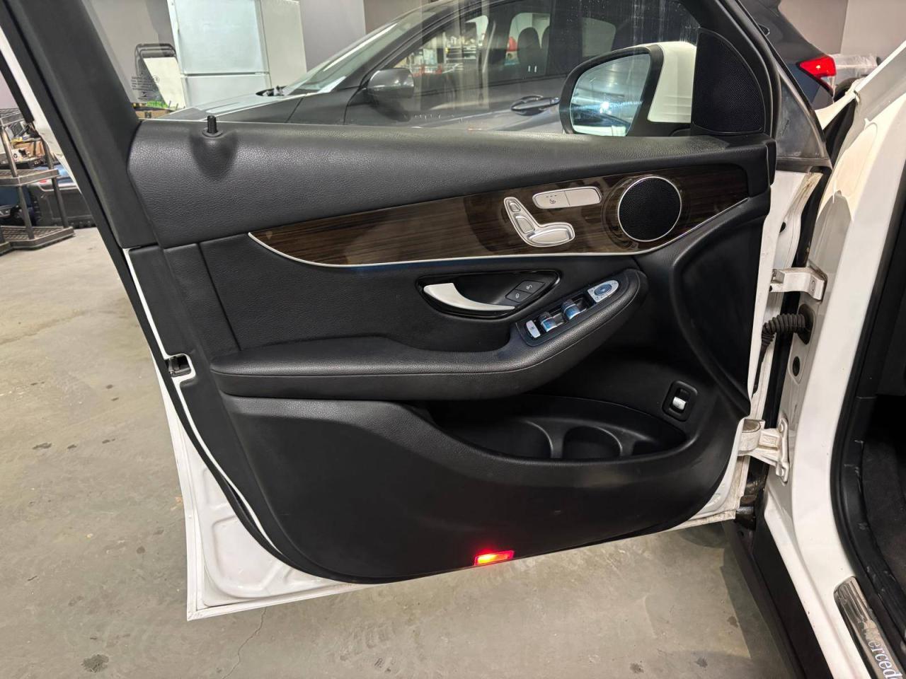 2016 Mercedes-Benz GLC-Class 4MATIC 4dr GLC 300 CLEAN CARFAX, NO ACCIDENTS Photo