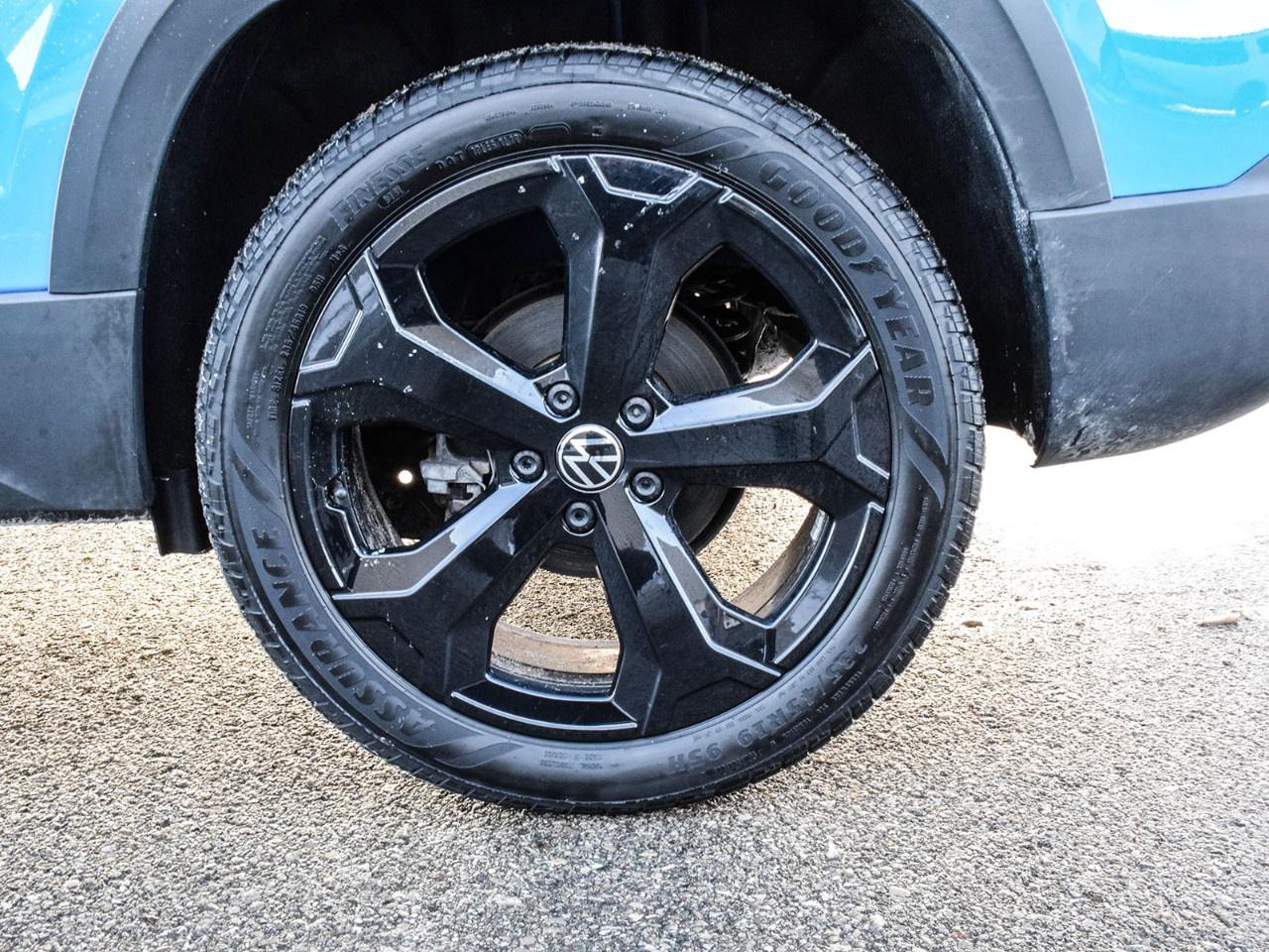 2025 Volkswagen Taos Comfortline Black Edition 4MOTION Photo