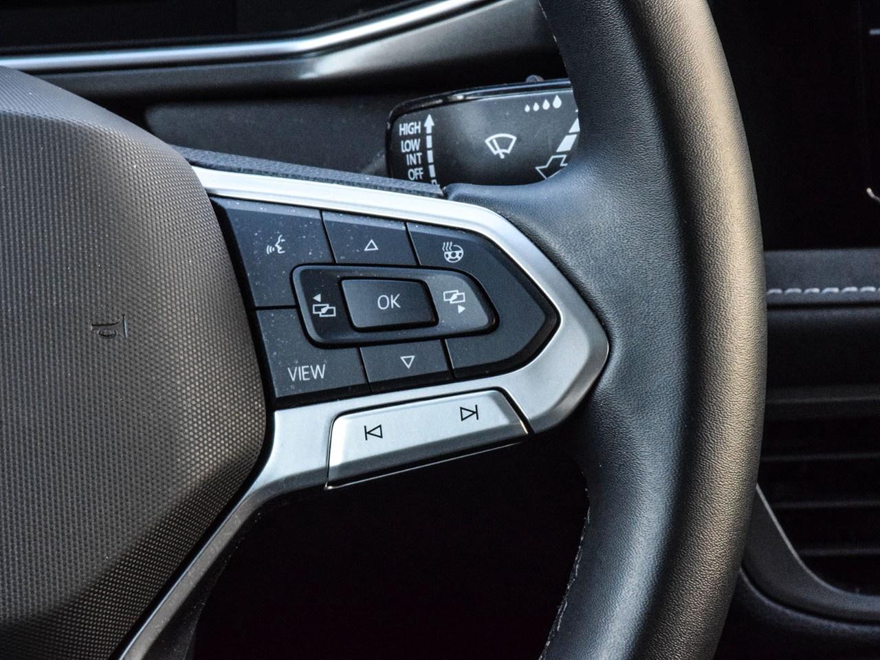 2025 Volkswagen Taos Comfortline Black Edition 4MOTION Photo