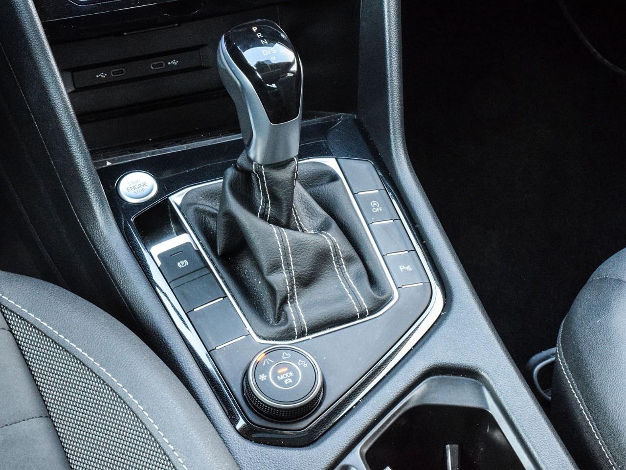 2025 Volkswagen Taos Comfortline Black Edition 4MOTION Photo