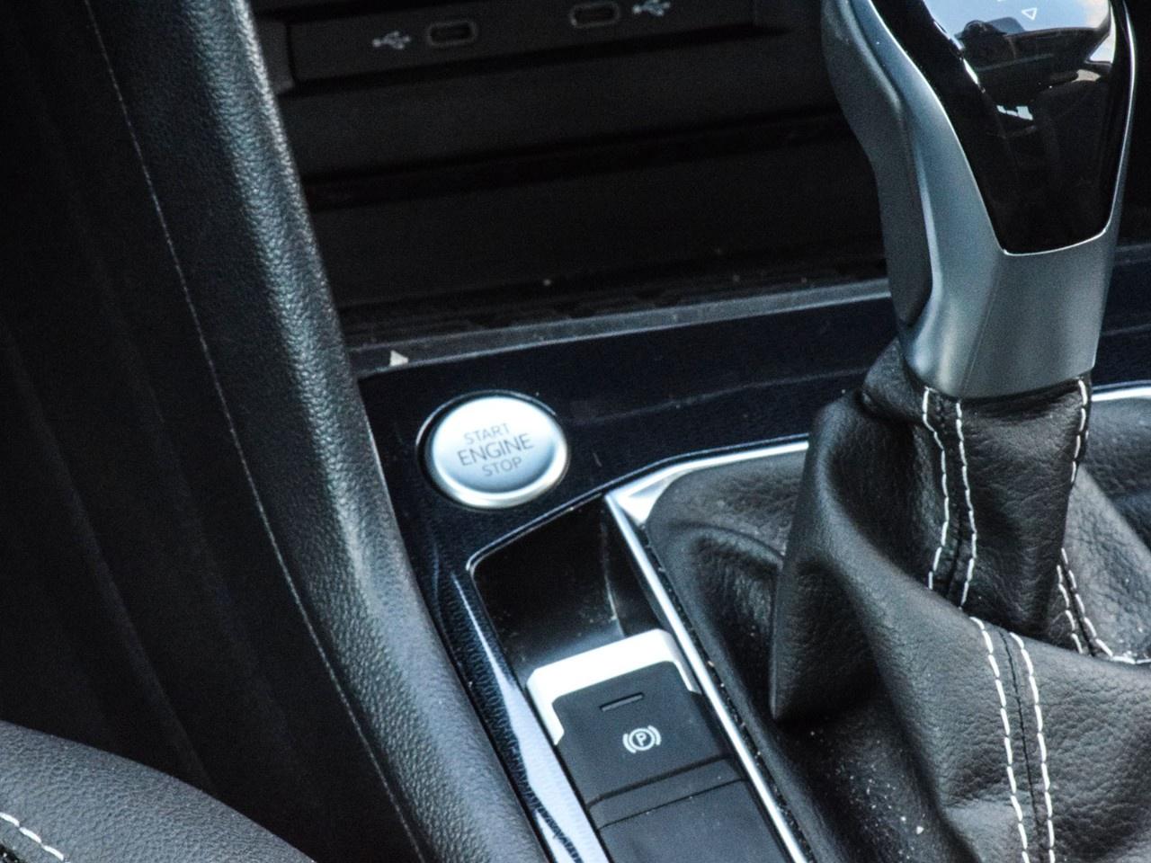 2025 Volkswagen Taos Comfortline Black Edition 4MOTION Photo