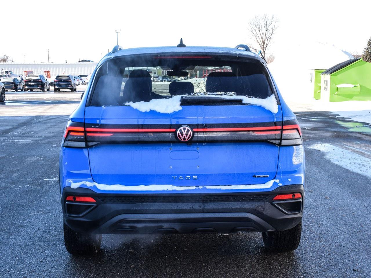 2025 Volkswagen Taos Comfortline Black Edition 4MOTION Photo