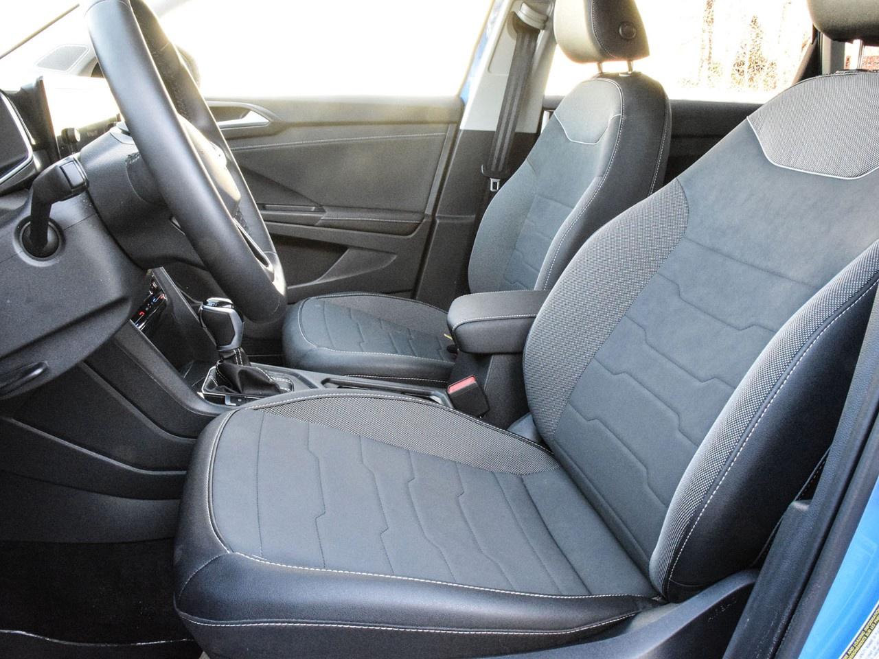 2025 Volkswagen Taos Comfortline Black Edition 4MOTION Photo