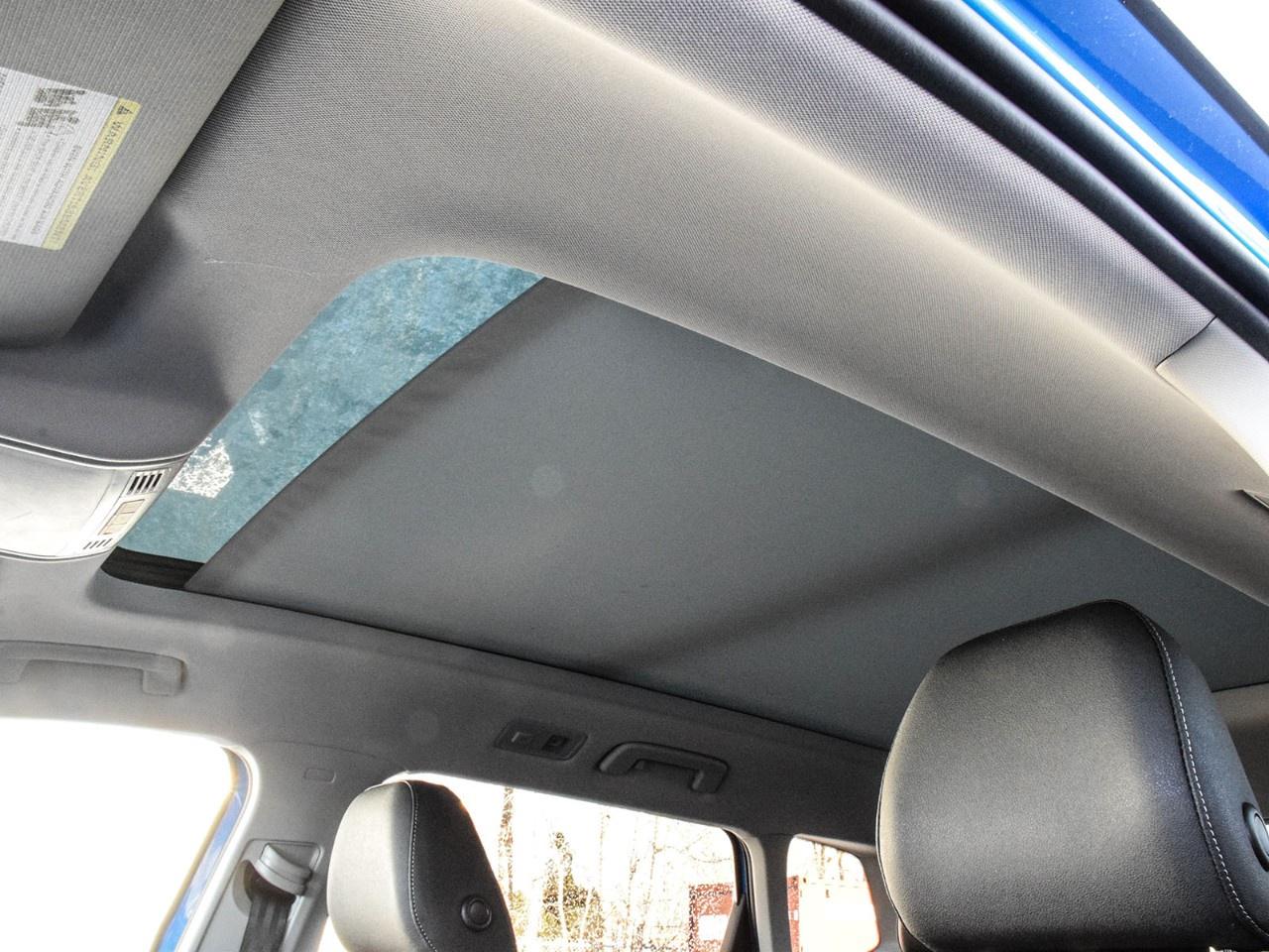 2025 Volkswagen Taos Comfortline Black Edition 4MOTION Photo