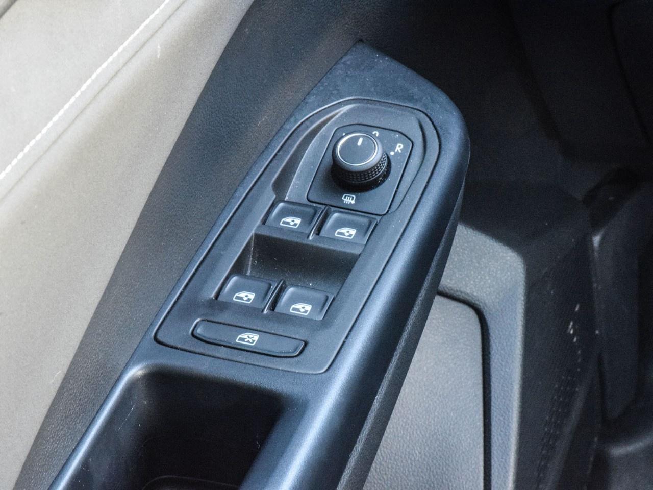 2025 Volkswagen Taos Comfortline Black Edition 4MOTION Photo