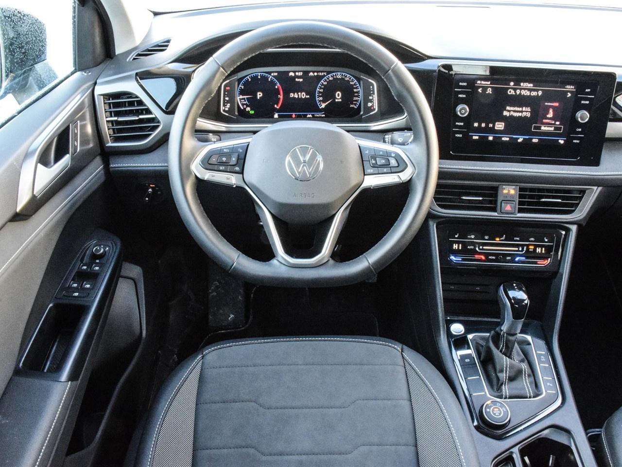 2025 Volkswagen Taos Comfortline Black Edition 4MOTION Photo