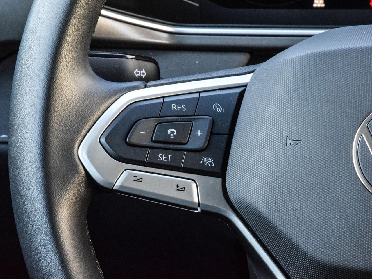 2025 Volkswagen Taos Comfortline Black Edition 4MOTION Photo