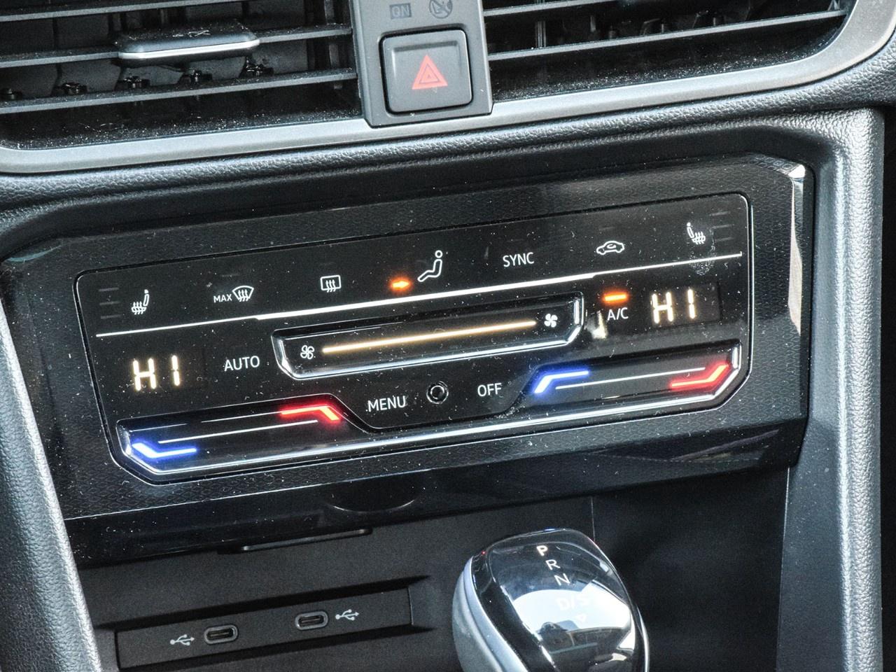 2025 Volkswagen Taos Comfortline Black Edition 4MOTION Photo