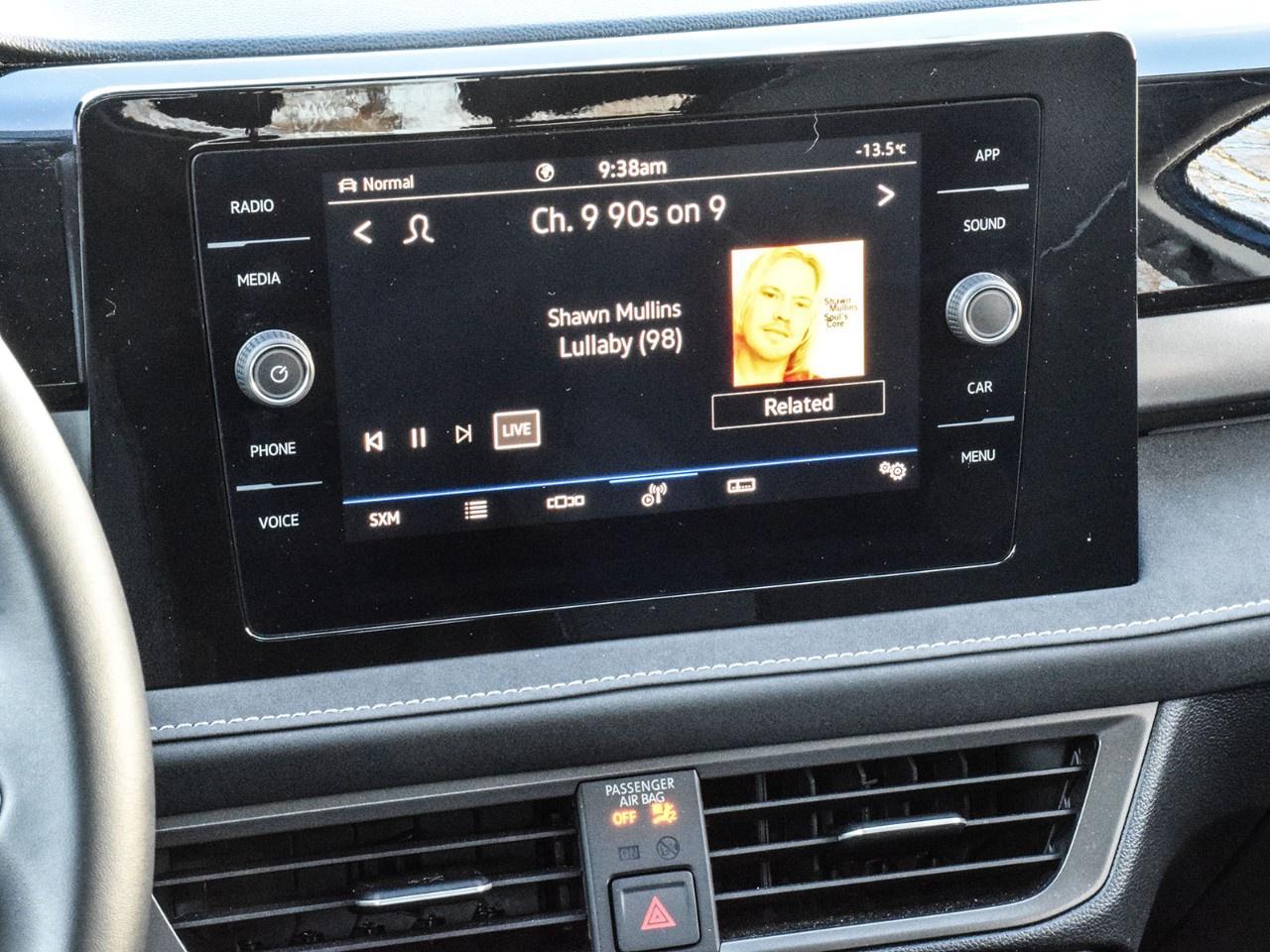 2025 Volkswagen Taos Comfortline Black Edition 4MOTION Photo