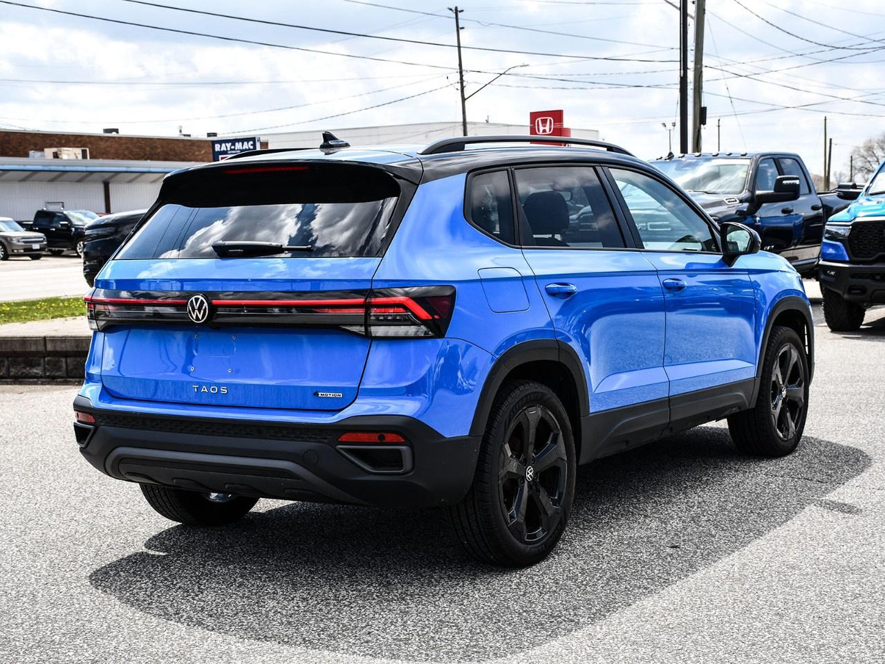 2025 Volkswagen Taos Comfortline Black Edition 4MOTION Photo