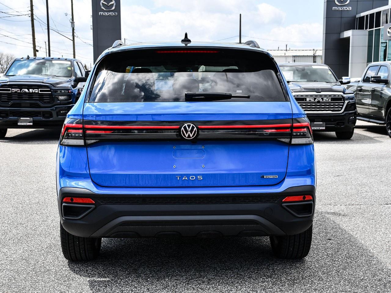 2025 Volkswagen Taos Comfortline Black Edition 4MOTION Photo2