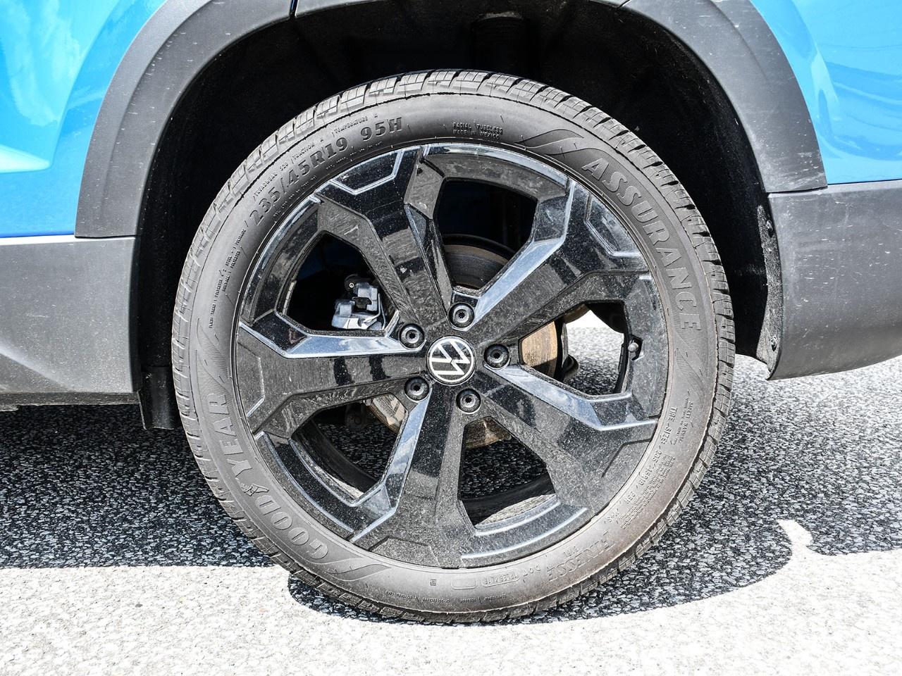 2025 Volkswagen Taos Comfortline Black Edition 4MOTION Photo
