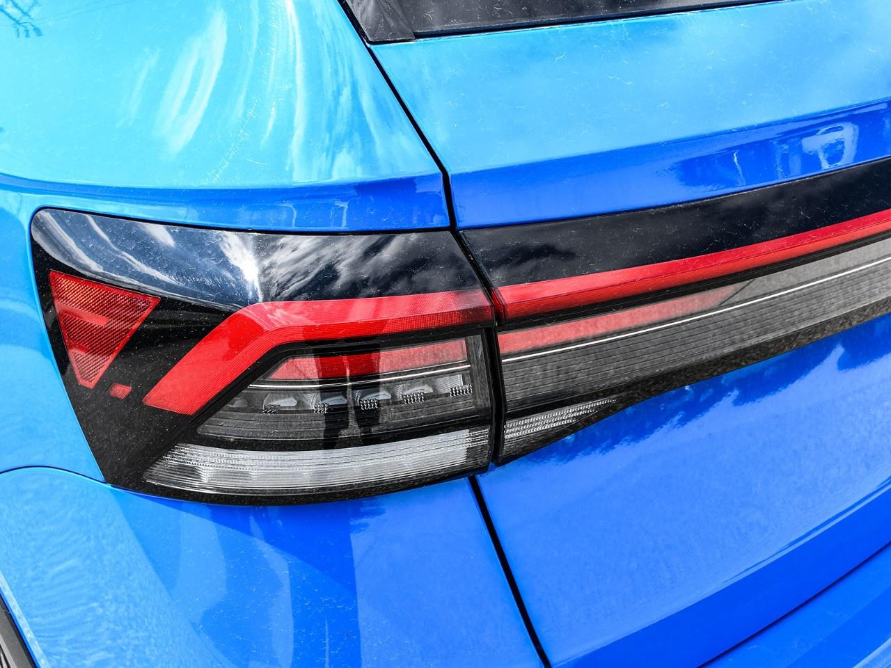 2025 Volkswagen Taos Comfortline Black Edition 4MOTION Photo