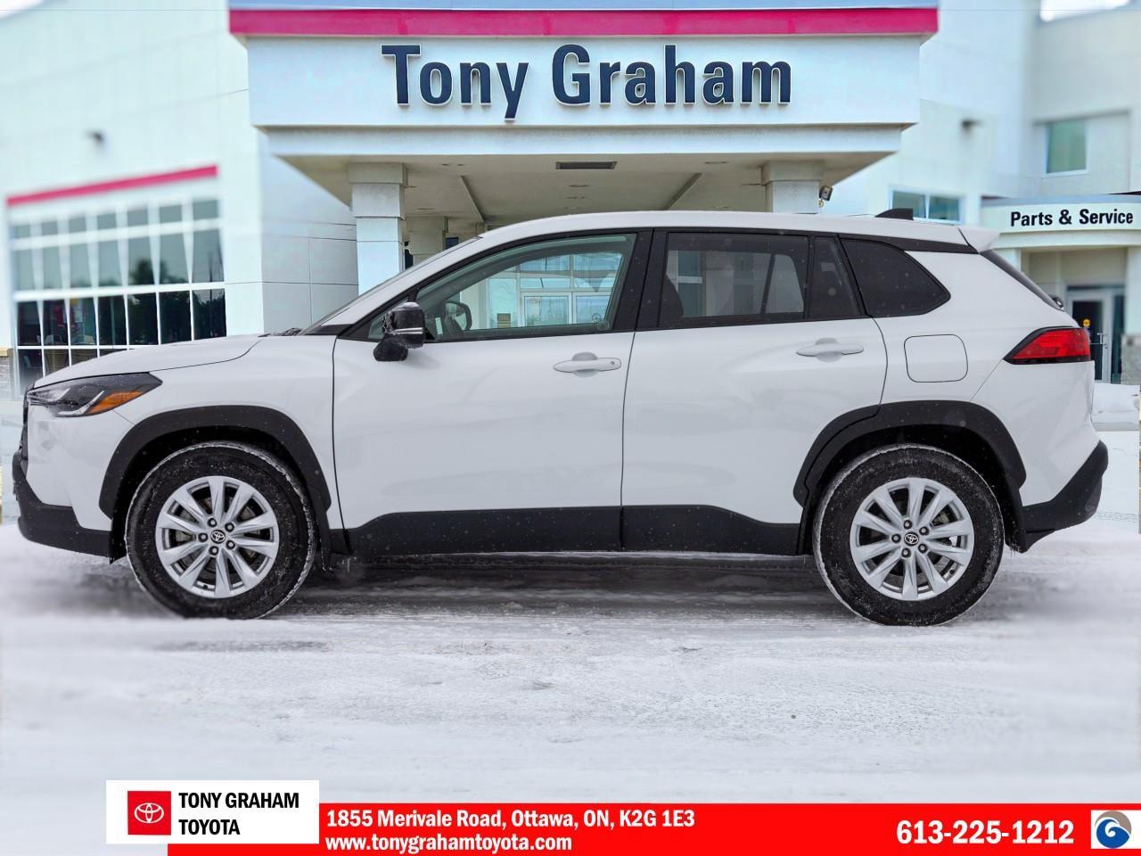 2025 Toyota Corolla Cross LE Photo2