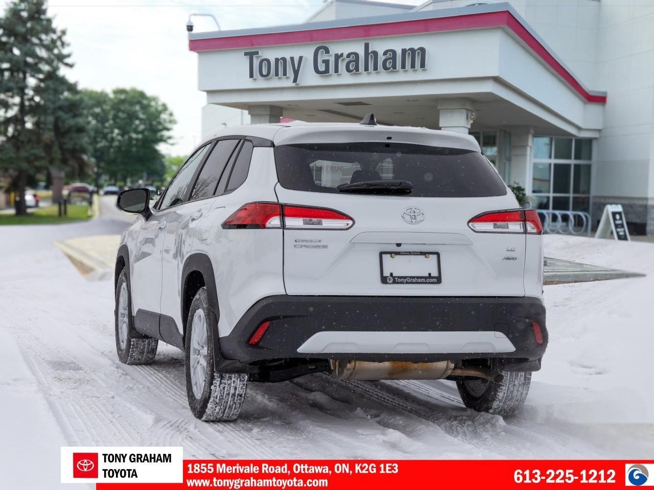2025 Toyota Corolla Cross LE Photo3