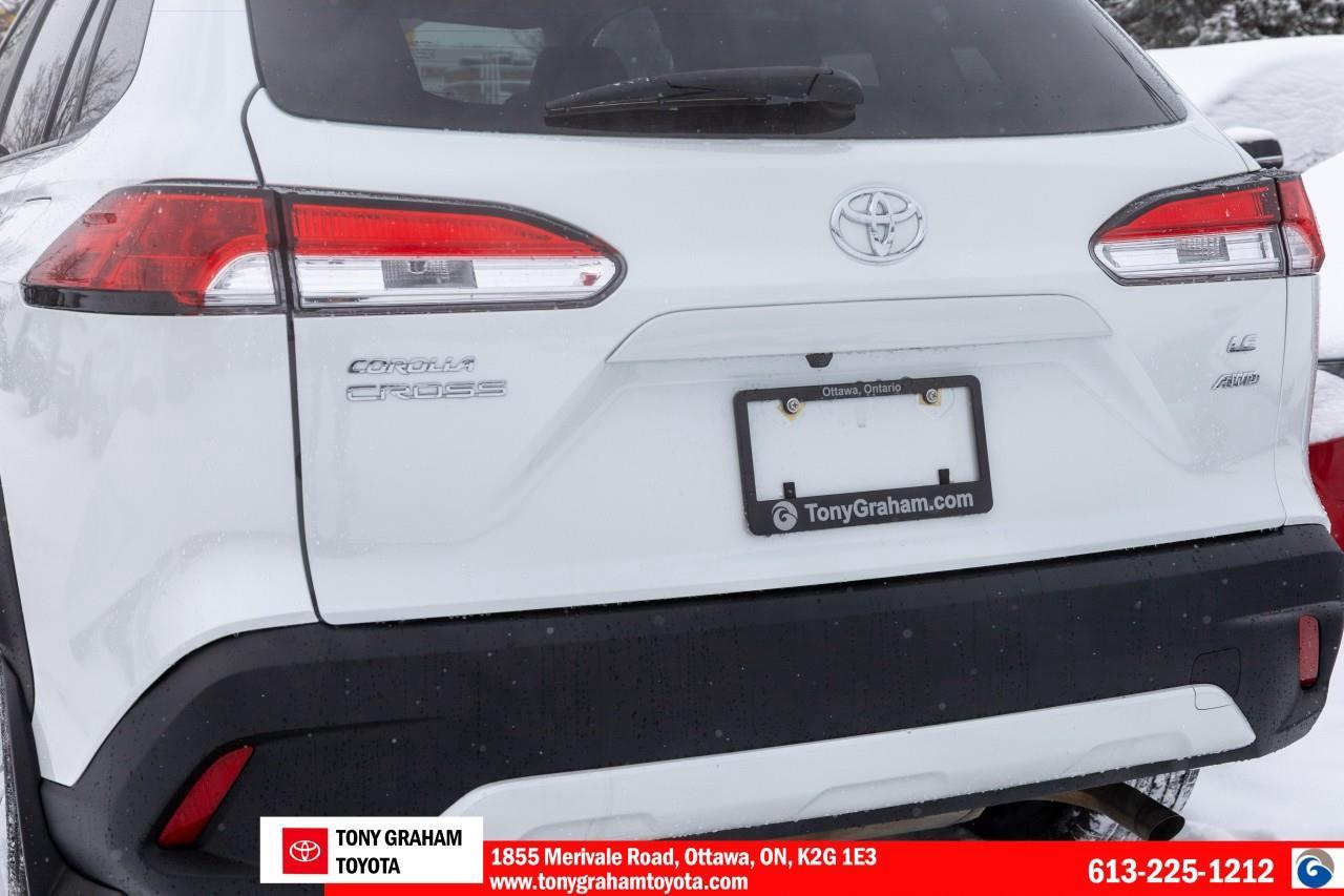 2025 Toyota Corolla Cross LE Photo