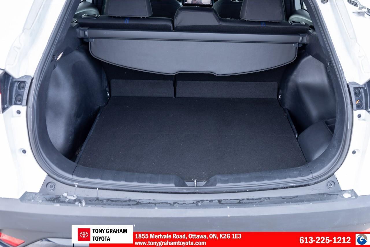 2025 Toyota Corolla Cross LE Photo