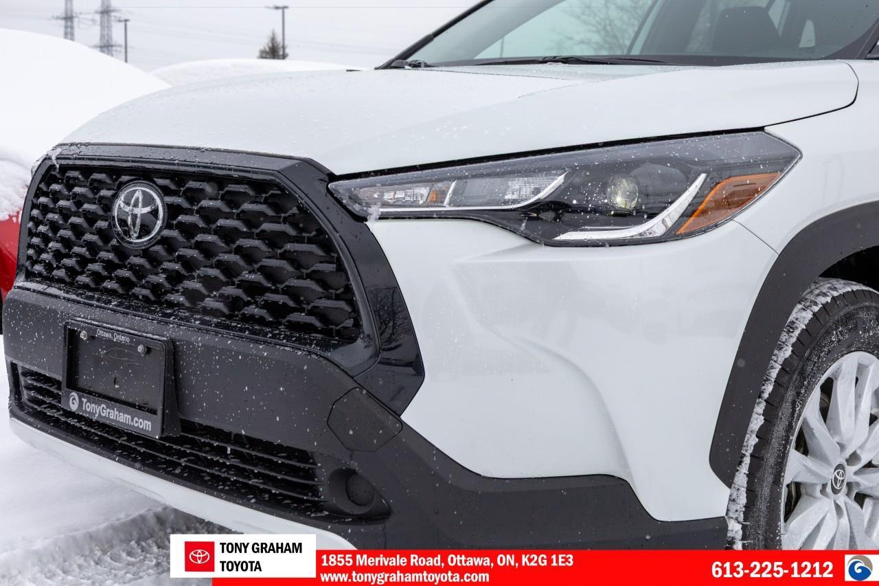 2025 Toyota Corolla Cross LE Photo